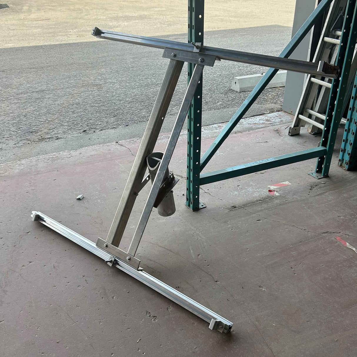 Boîte ouverte - Fast-Rack FT-TPM2-UNI - Support de montage sur poteau pour module 2 x 60/72 cellules, collier de 3 pouces