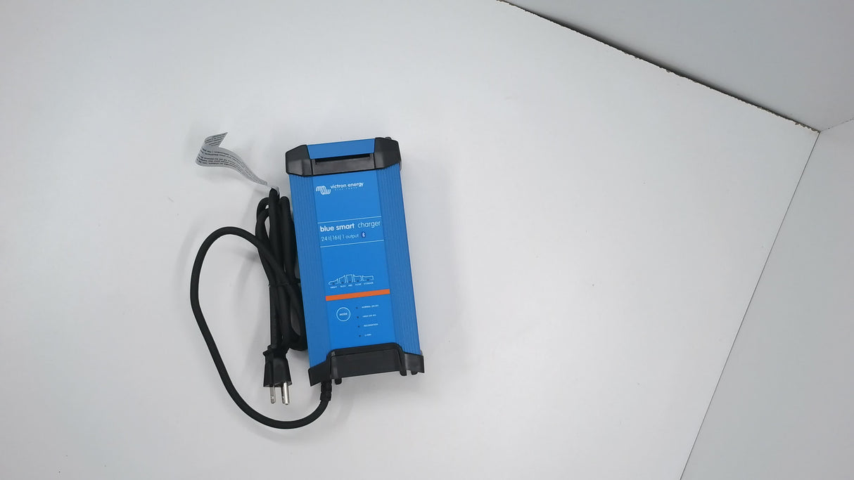 Open Box #2UVJJ - Blue Smart IP22 Charger 24/16(1) 120V NEMA 5-15 | BPC241647102