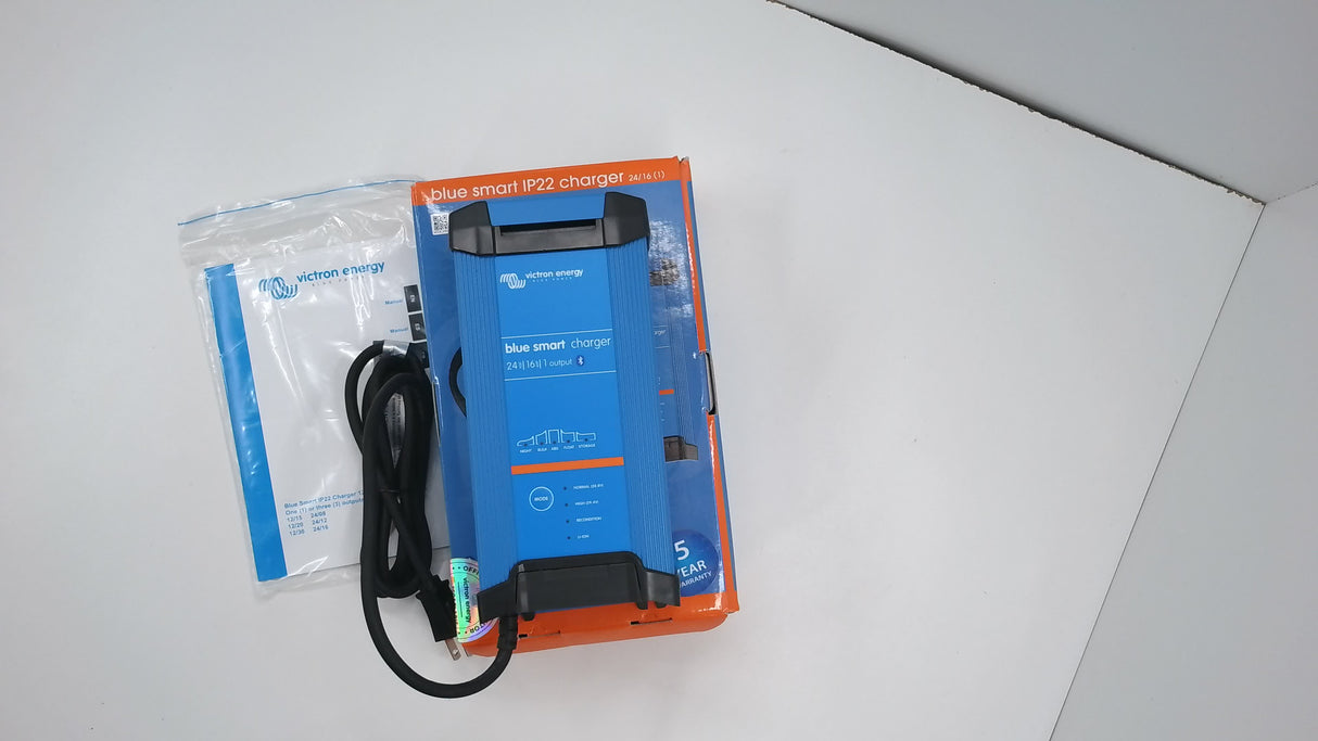 Open Box #2UVJJ - Blue Smart IP22 Charger 24/16(1) 120V NEMA 5-15 | BPC241647102
