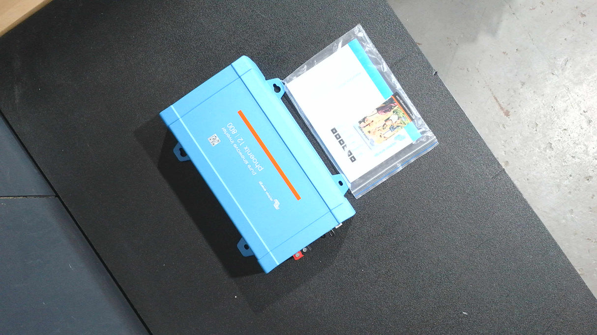 Boîte ouverte #CC8J4 - Onduleur Phoenix 12/800 120V VE.Direct NEMA GFCI de Victron Energy | PIN121800510