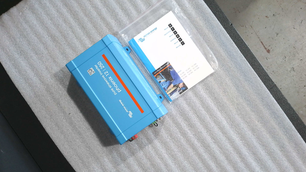 Boîte ouverte #22VDU - Onduleur Phoenix 12/250 120V VE.Direct NEMA GFCI (UL 458) de Victron Energy | PIN122510510