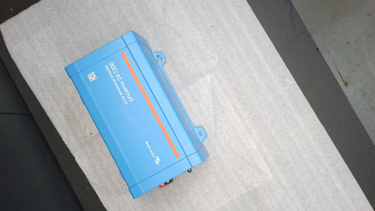 Boîte ouverte #XAT4W - Onduleur Phoenix 24/1200 120V VE.Direct NEMA GFCI de Victron Energy | PIN242122510