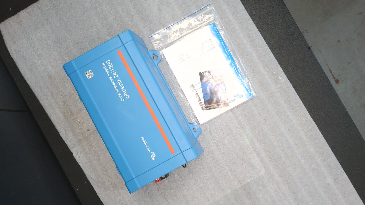 Boîte ouverte #XAT4W - Onduleur Phoenix 24/1200 120V VE.Direct NEMA GFCI de Victron Energy | PIN242122510