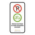 Affiche véhicule électrique en cours de recharge seulement