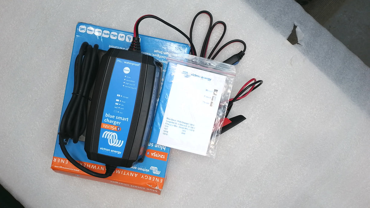 Boîte ouverte #M3PJT - Chargeur Blue Smart IP65 12V/15 120V NEMA 1-15P de Victron Energy | BPC121531104R