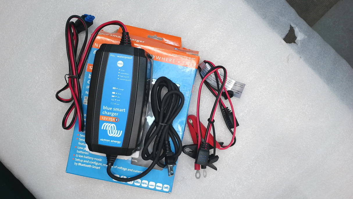 Boîte ouverte #W4TV9 - Chargeur Blue Smart IP65 12V/15(1) 120V NEMA 1-15P de Victron Energy | BPC121531104R