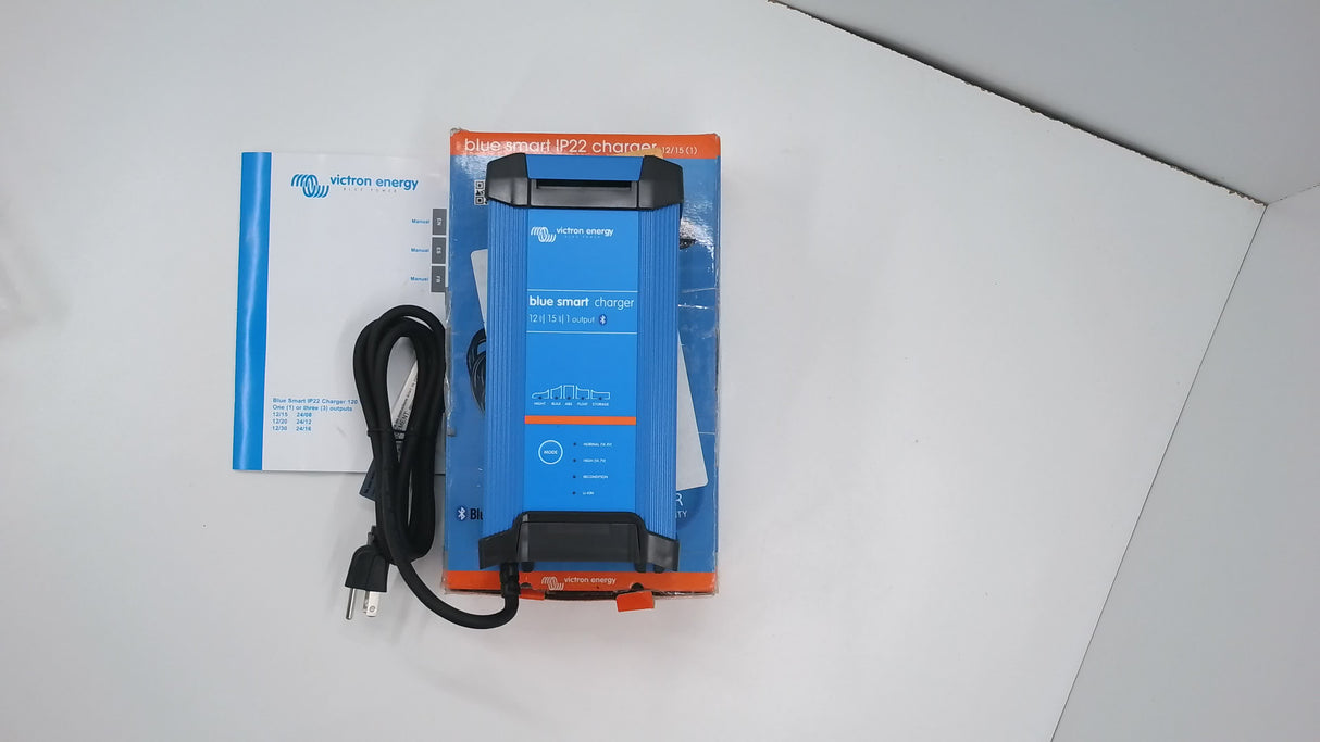 Boîte ouverte  #M9N9N - Chargeur Blue Smart IP22 12V/15(1) 120V NEMA 5-15 - 1 sortie de Victron Energy | BPC121545102
