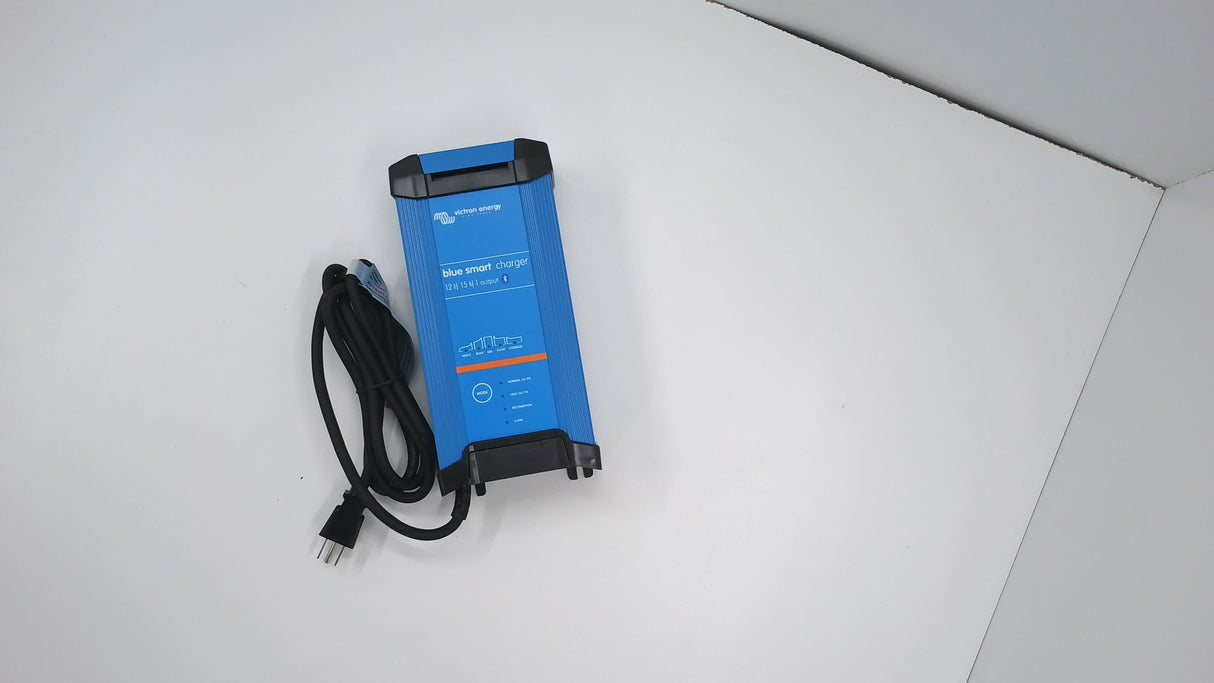 Open Box #2RZJH - Blue Smart IP22 Charger 12/15(1) 120V NEMA 5-15 | BPC121545102