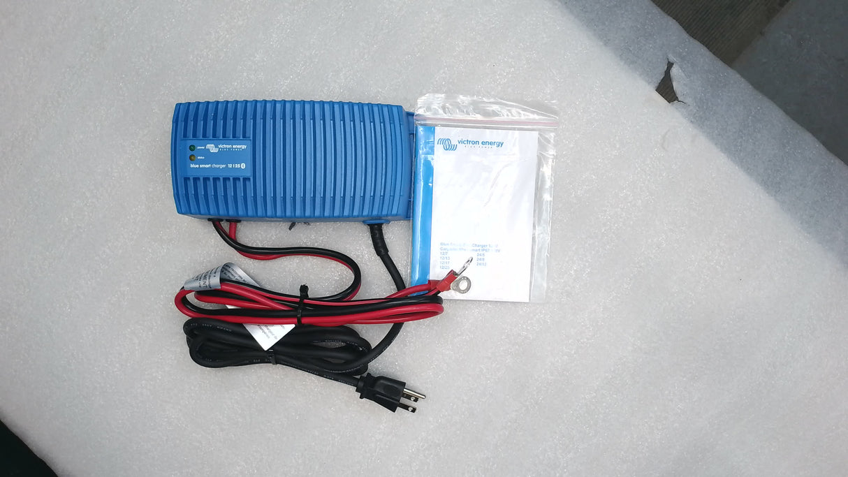 Open Box #Q77M4 - Victron Energy Blue Smart IP67 Waterproof Charger 12V/25 120V NEMA 5-15 | BPC122547106