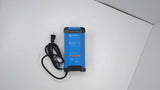 Boîte ouverte #EWF66 - Chargeur Blue Smart IP22 12V/30(3) 120V NEMA 5-15 - 3 sorties de Victron Energy | BPC123048102