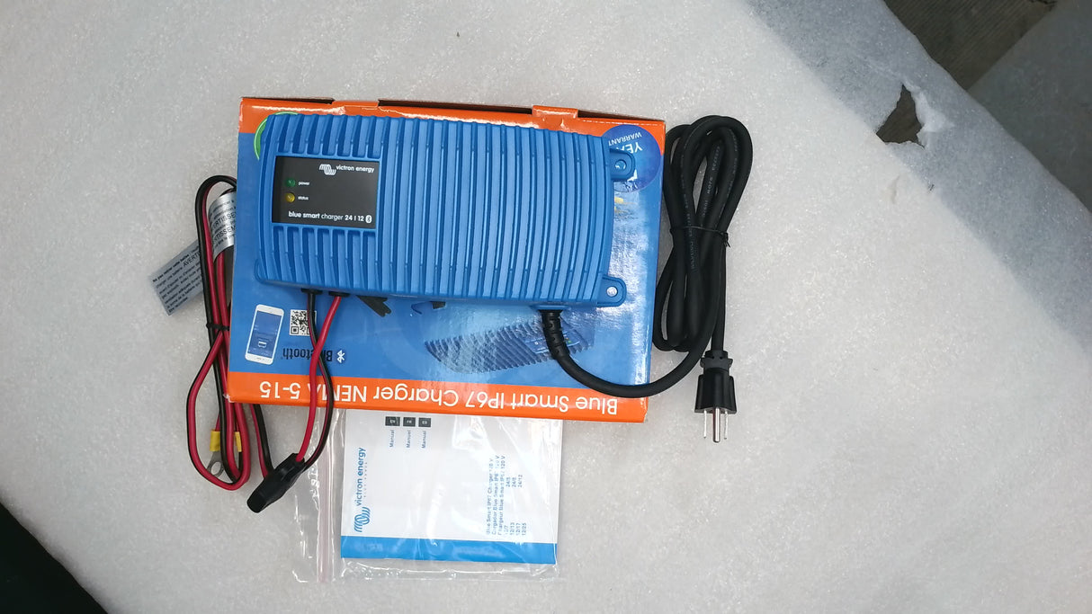 Boîte Ouverte #V644P - Chargeur Blue Smart IP67 24V/12 120V NEMA 5-15 de Victron Energy | BPC241247106