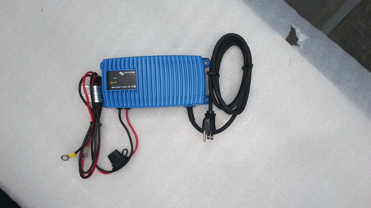 Boîte ouverte #M3VD6 - Chargeur Blue Smart IP67 24V/12 120V NEMA 5-15 de Victron Energy | BPC241247106
