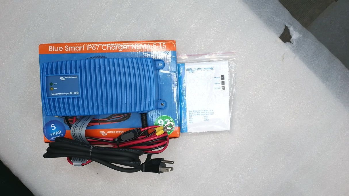 Boîte ouverte #NDE3C - Chargeur Blue Smart IP67 24V/12 120V NEMA 5-15 de Victron Energy | BPC241247106