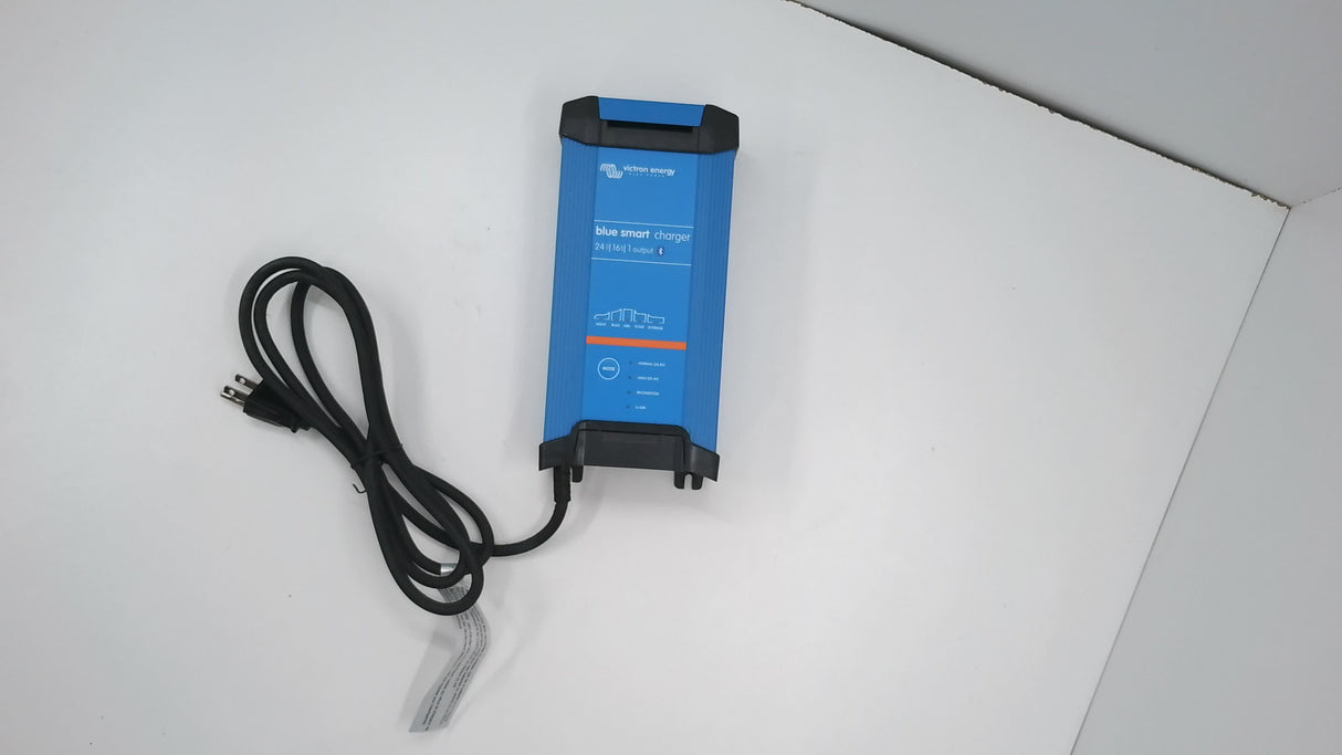 Boîte ouverte #WEVGR - Chargeur Blue Smart IP22 24V/16(1) 120V NEMA 5-15 - 1 sortie de Victron Energy | BPC241647102