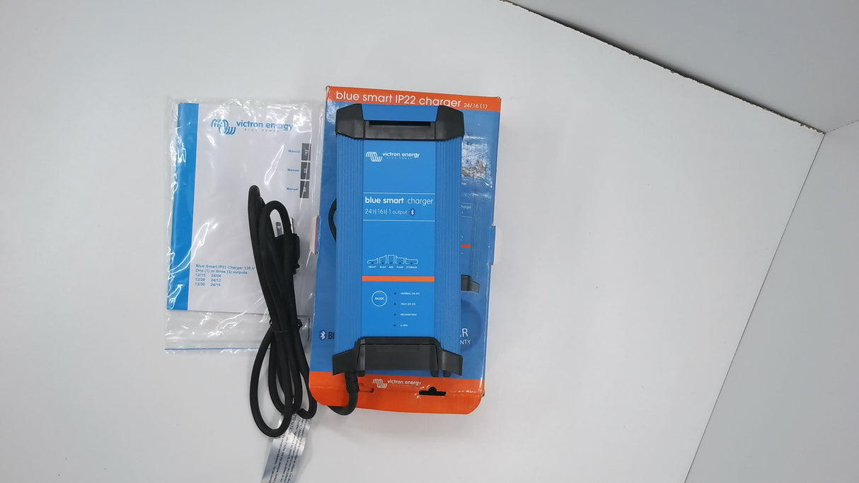 Boîte ouverte #WEVGR - Chargeur Blue Smart IP22 24V/16(1) 120V NEMA 5-15 - 1 sortie de Victron Energy | BPC241647102