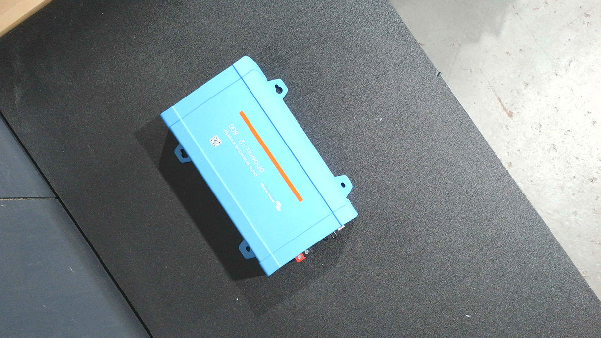 Boîte ouverte #CC8J4 - Onduleur Phoenix 12/800 120V VE.Direct NEMA GFCI de Victron Energy | PIN121800510