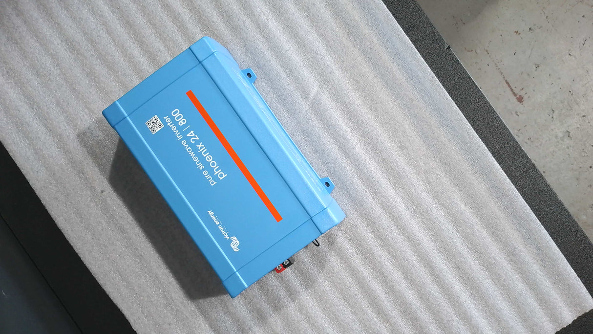 Boîte ouverte #WNDDG - Onduleur Phoenix 24/800 120V VE.Direct NEMA 5-15R de Victron Energy | PIN241800500