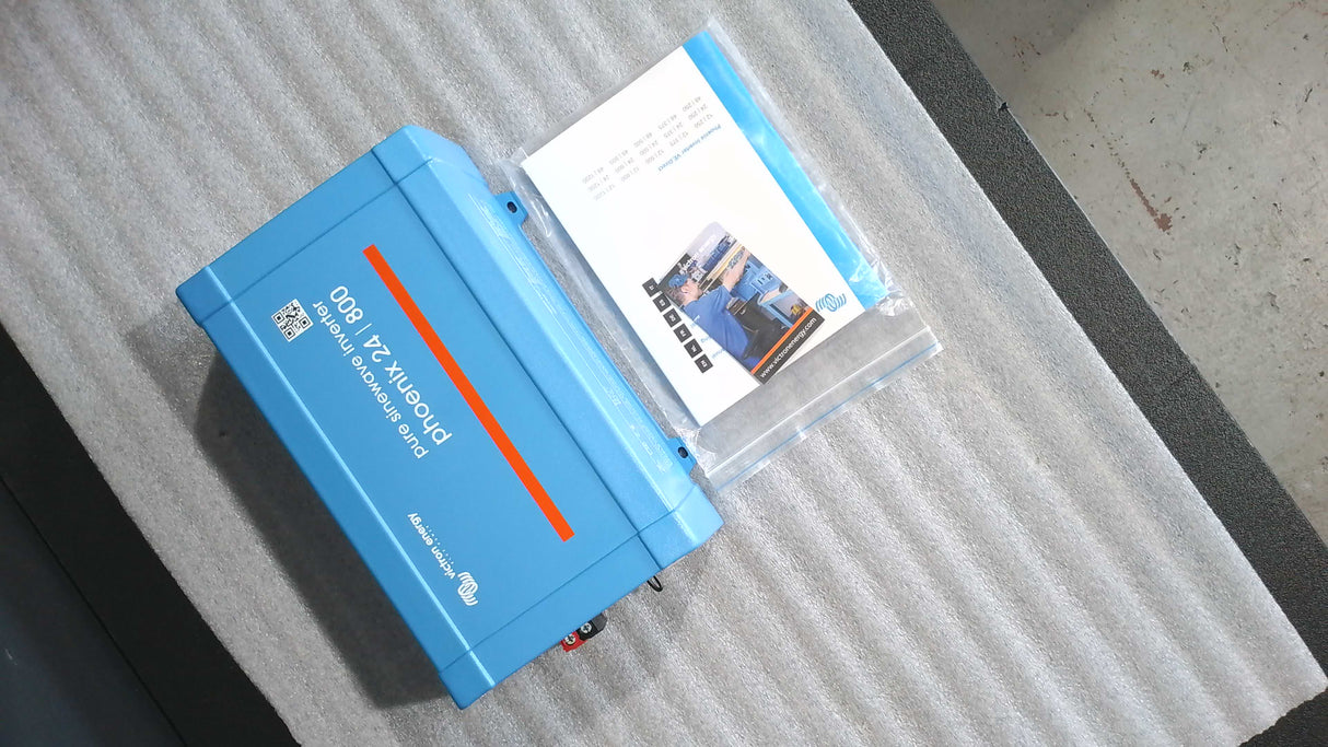 Boîte ouverte #WNDDG - Onduleur Phoenix 24/800 120V VE.Direct NEMA 5-15R de Victron Energy | PIN241800500