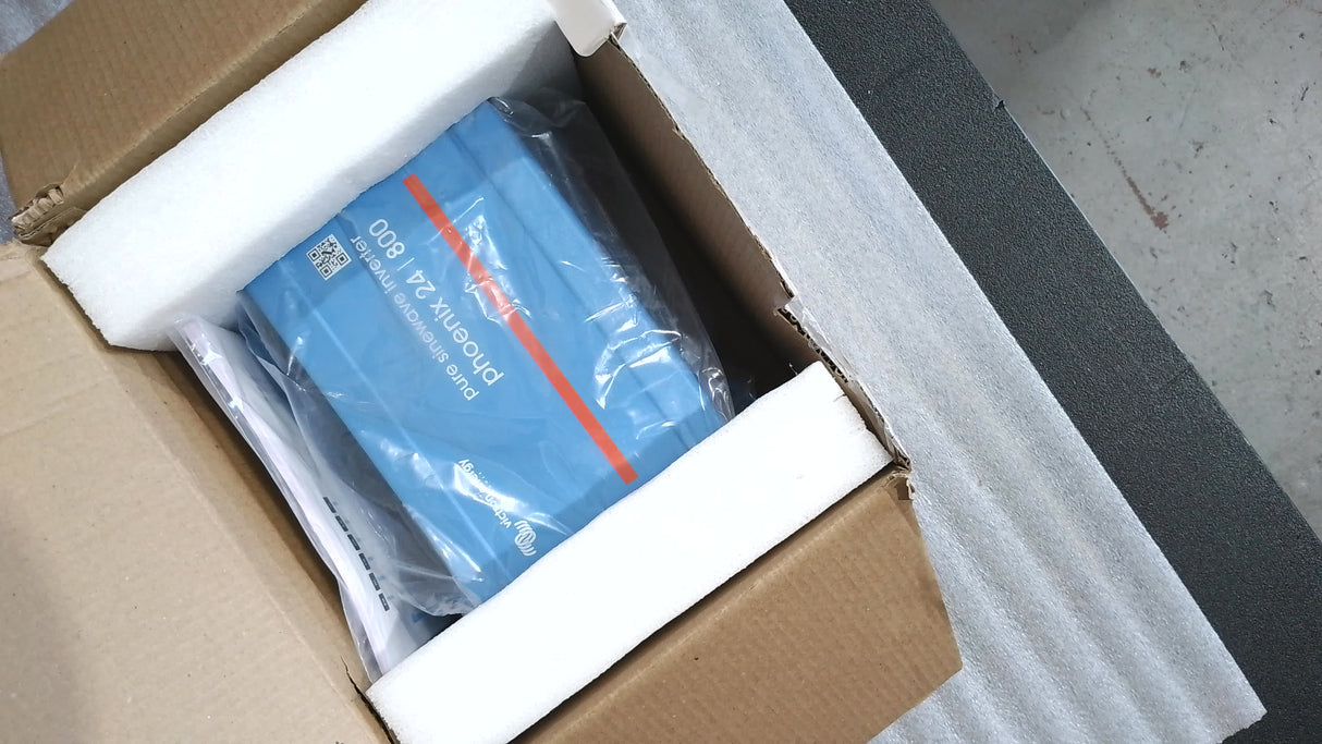 Boîte ouverte #WNDDG - Onduleur Phoenix 24/800 120V VE.Direct NEMA 5-15R de Victron Energy | PIN241800500