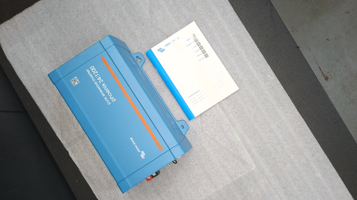 Boîte ouverte #VQ97U - Onduleur Phoenix 24/1200 120V VE.Direct NEMA 5-15R de Victron Energy | PIN242122500