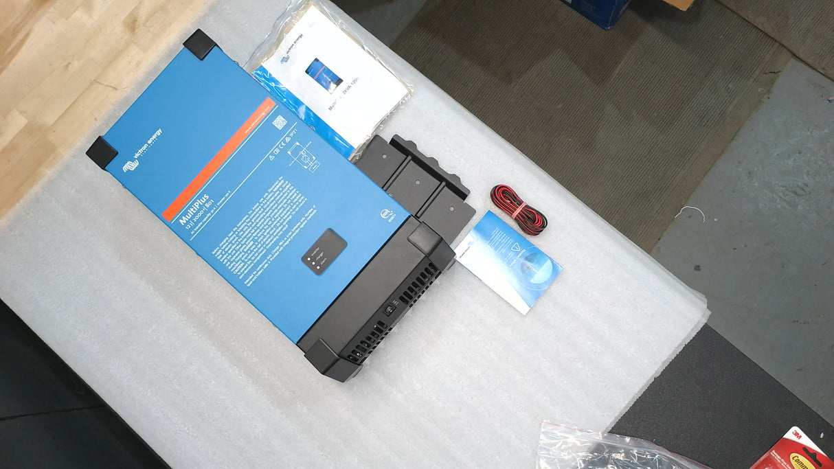 Boîte ouverte #RRCUZ - Onduleur/Chargeur MultiPlus 12/2000/80-50 120V VE.Bus (Certifié UL) de Victron Energy | PMP122200102