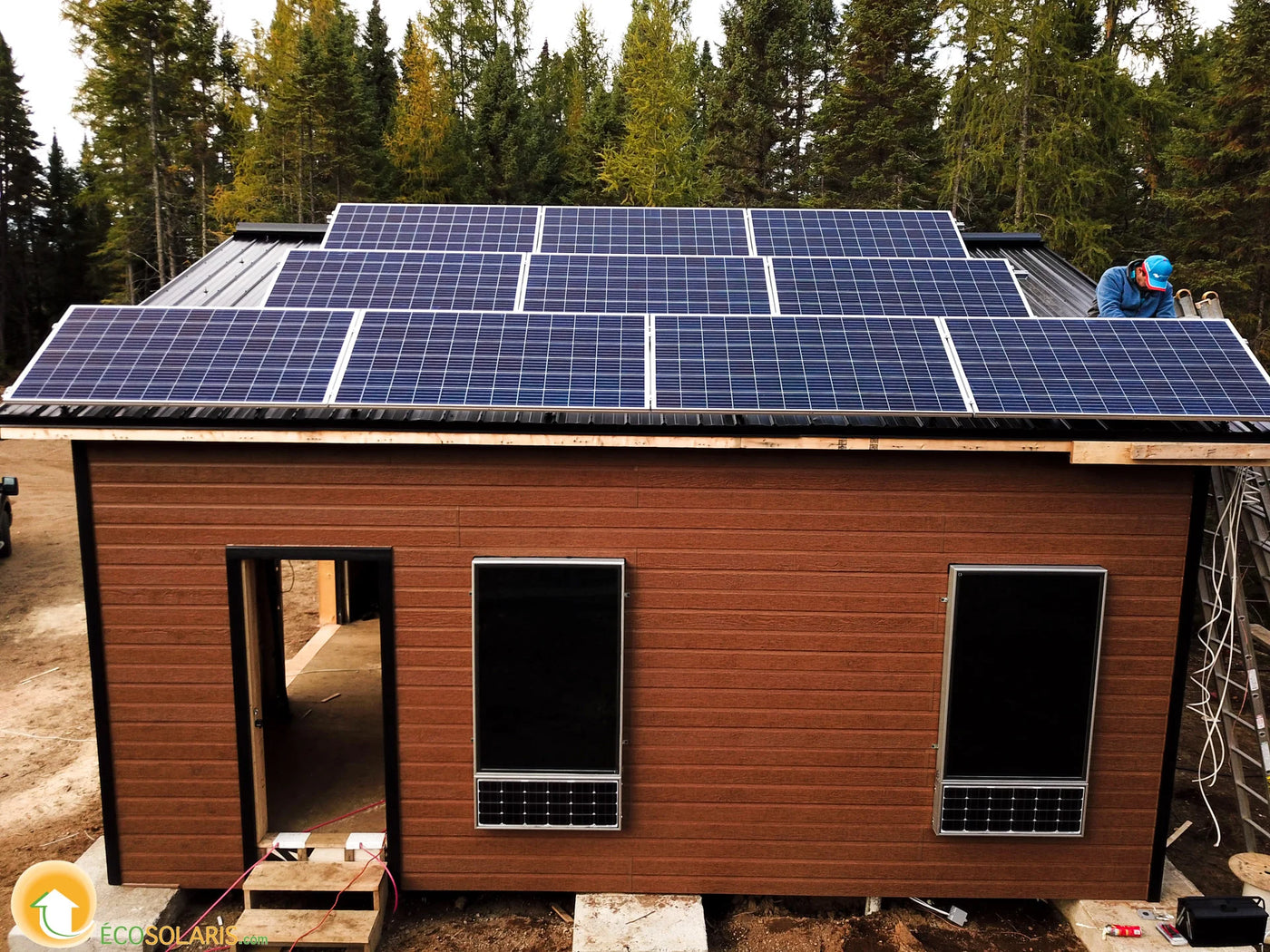 Installation of solar panels on an offgrid cabin