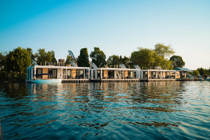 Tioweroton Flotel - Solar Floating Hotel in Salaberry-De-Valleyfield. – Ecosolaris