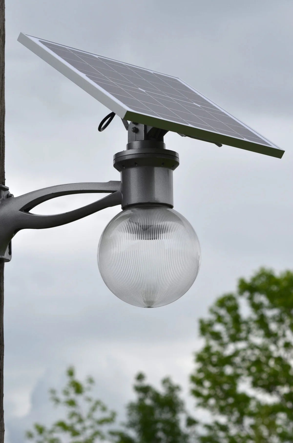 Ecosolaris Luna solar light bulb with lithium battery, solar panel and movement detector.